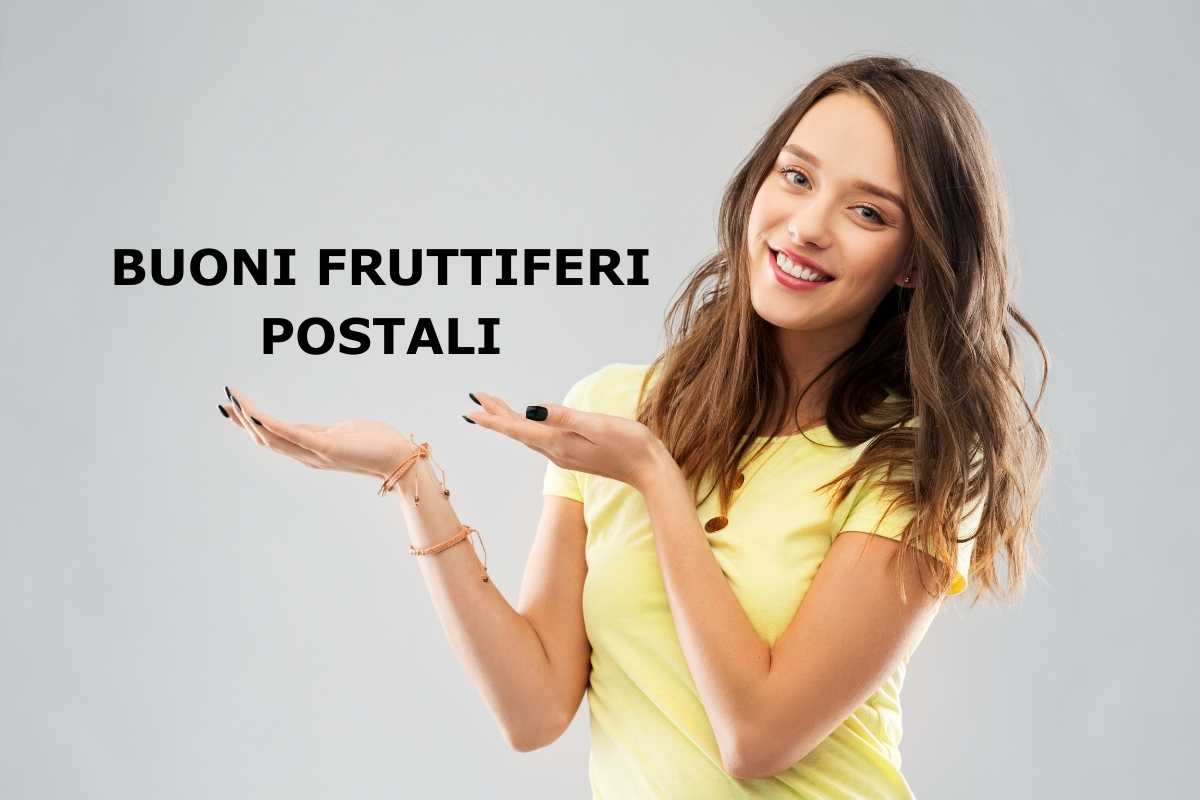 donna sorridente che indica scritta buoni fruttiferi postali